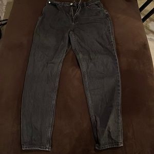 Black oversized midrise jeans